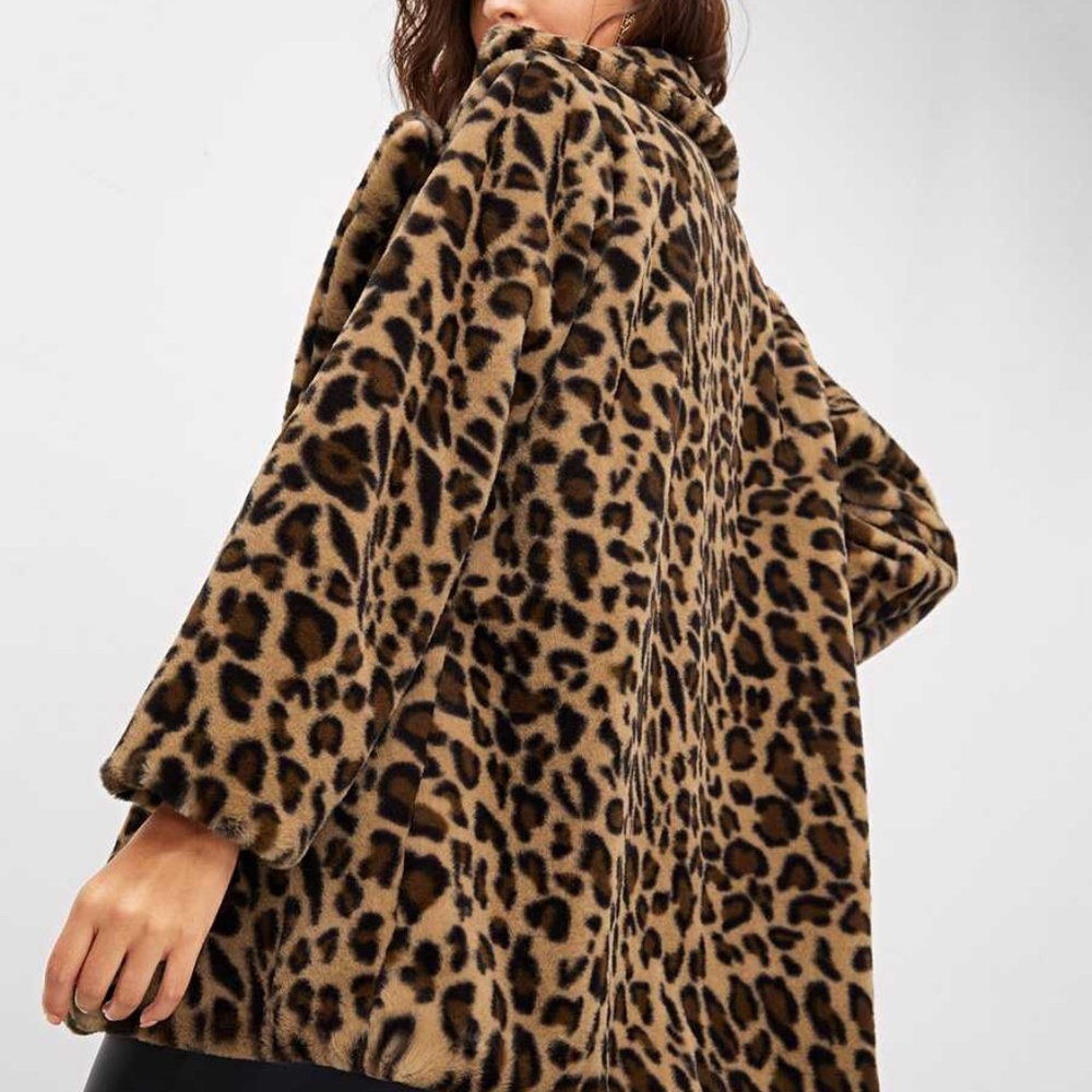 Cozy Faux fur teddy leopard print button jacket - Picture 6 of 7